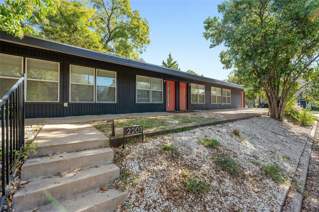 2201 Leon St - Photo 3