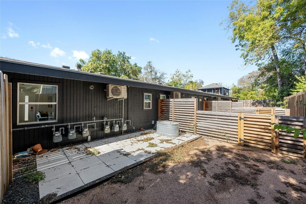2201 Leon St - Photo 21
