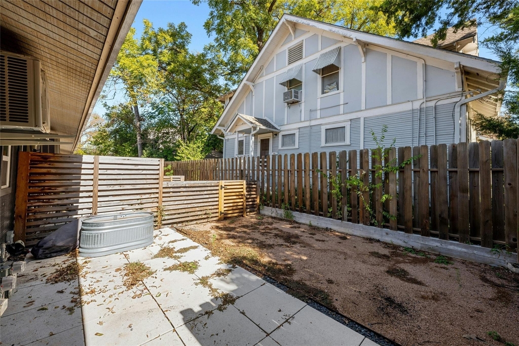 2201 Leon St - Photo 20