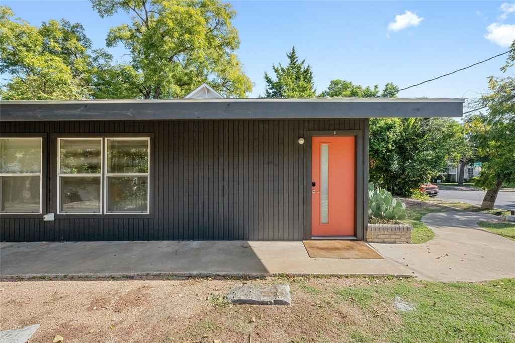2201 Leon St - Photo 1