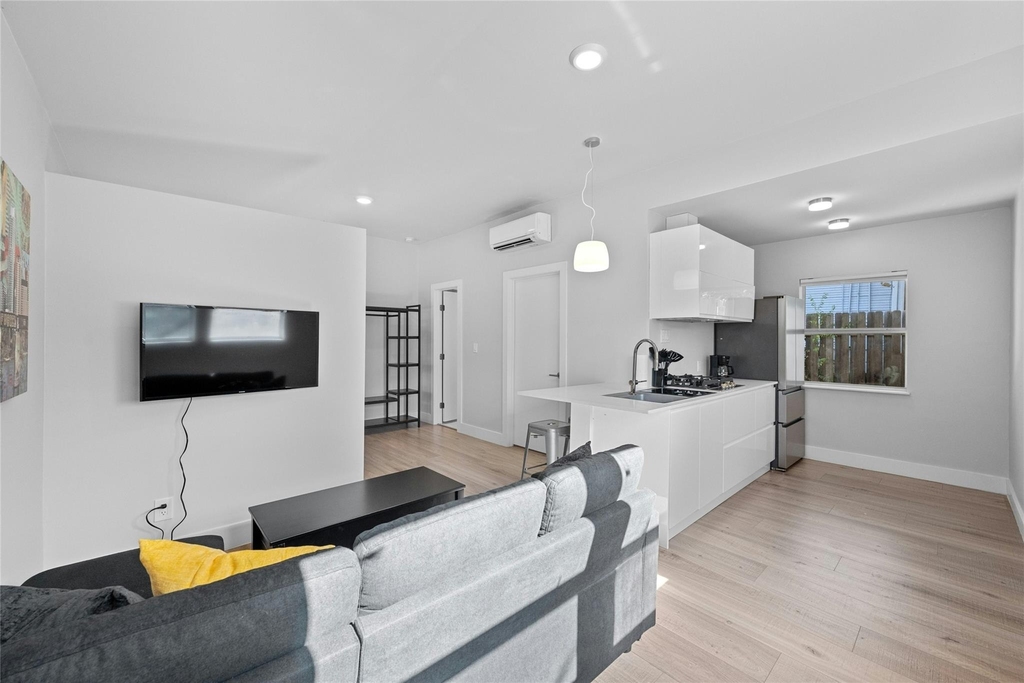 2201 Leon St - Photo 0