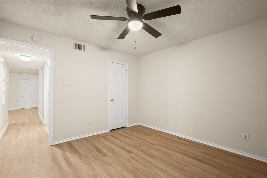 2401 Leon St - Photo 9