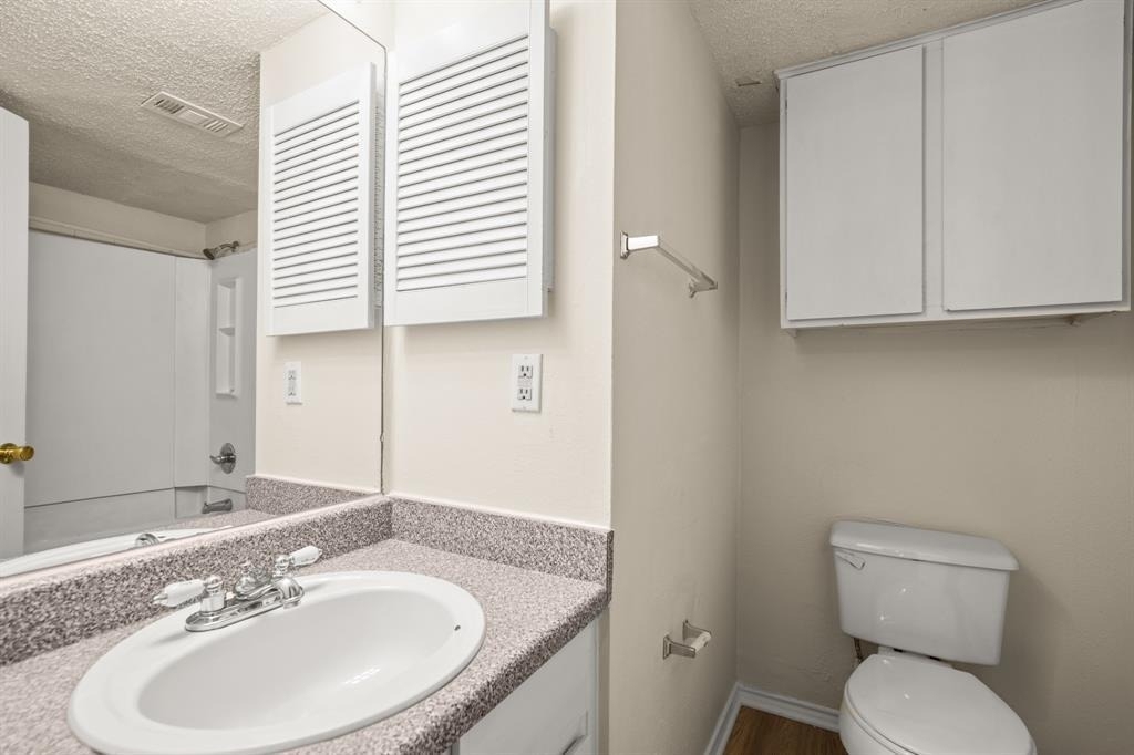 2401 Leon St - Photo 13