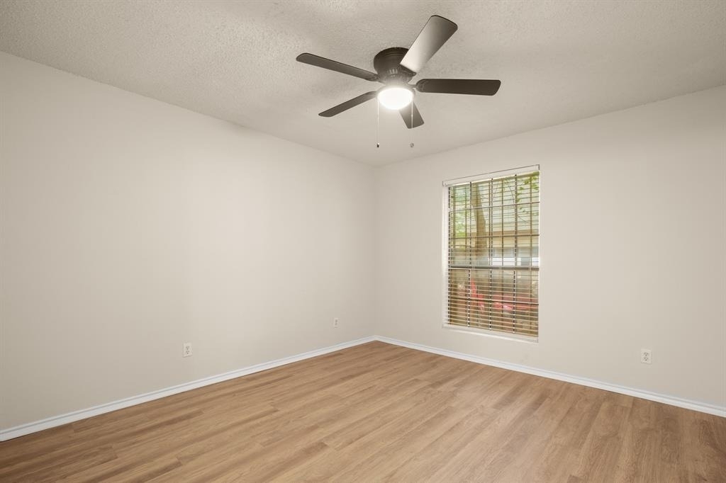 2401 Leon St - Photo 8