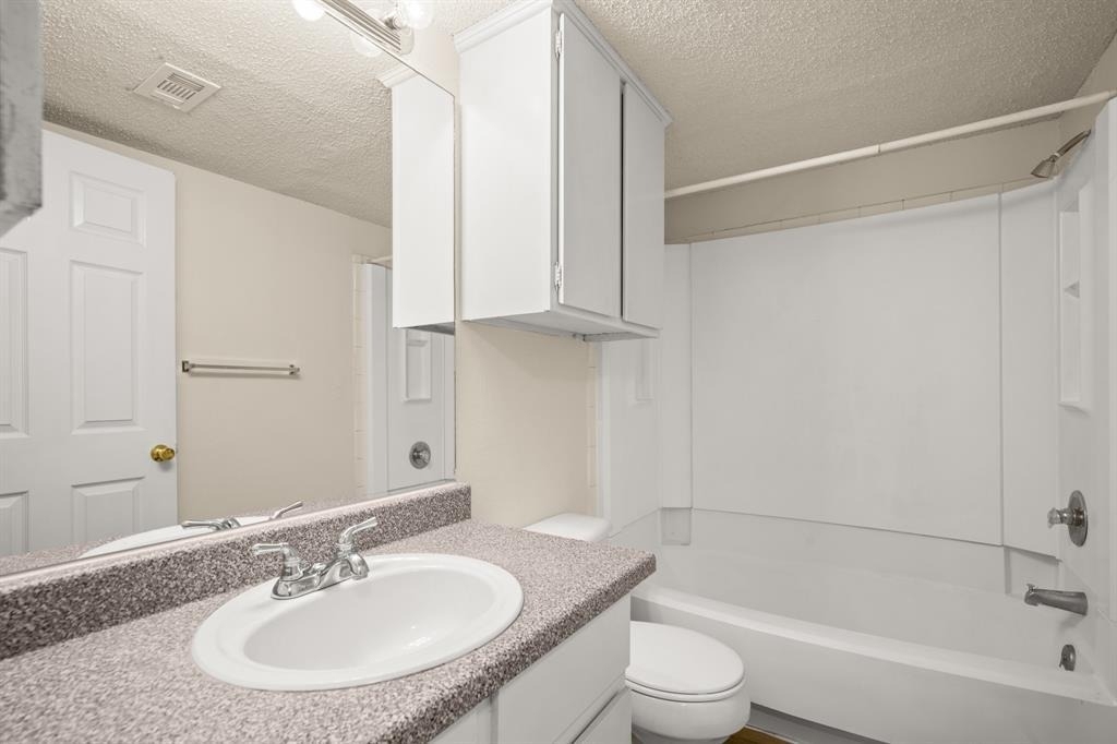 2401 Leon St - Photo 7