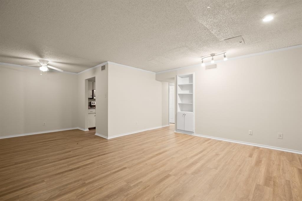 2401 Leon St - Photo 2