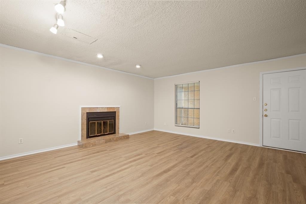 2401 Leon St - Photo 0