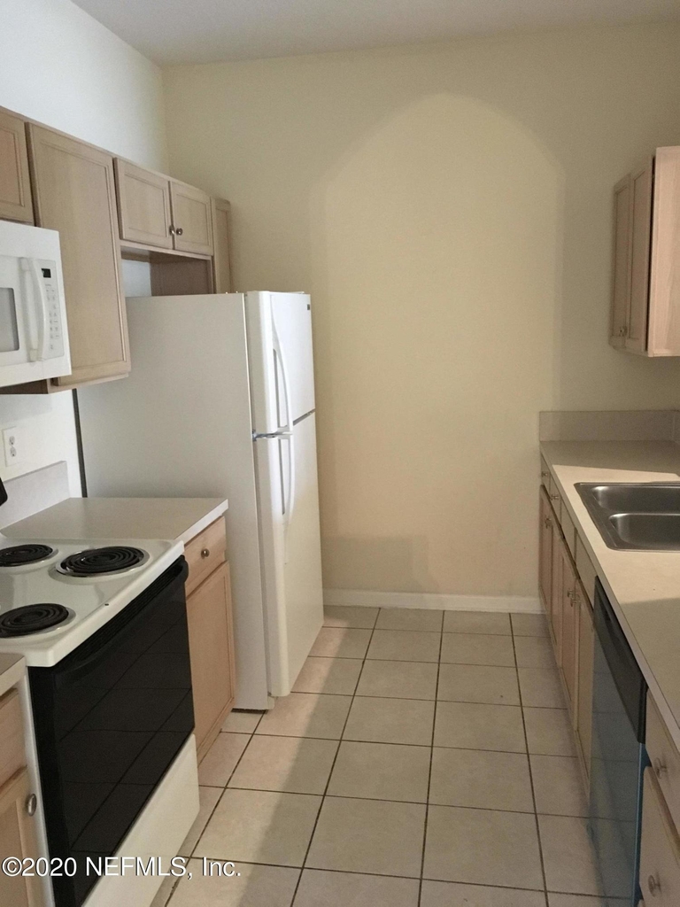 10550 Baymeadows Road - Photo 3