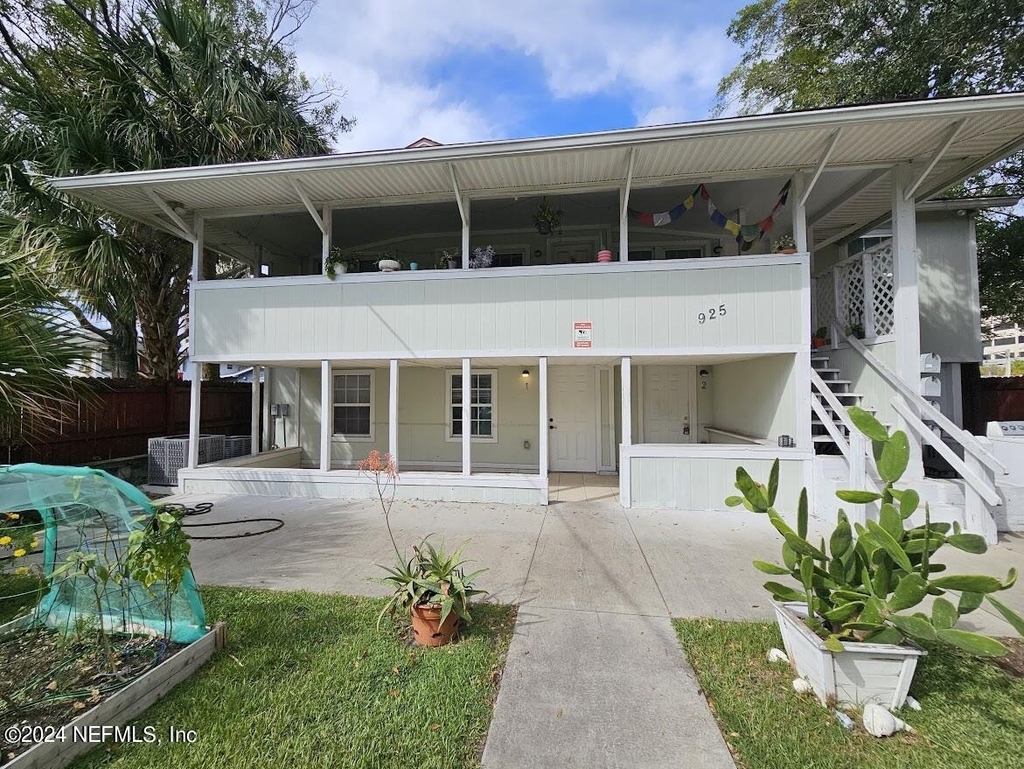 925 Phillips Street - Photo 0