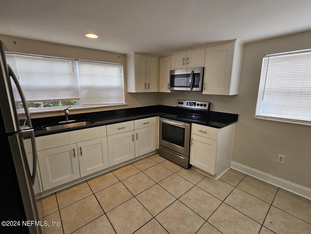 925 Phillips Street - Photo 3