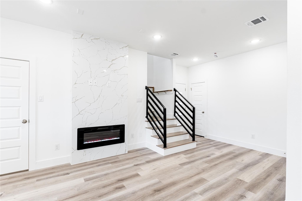 610 E 41st Street - Photo 5