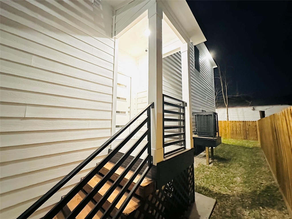 610 E 41st Street - Photo 18