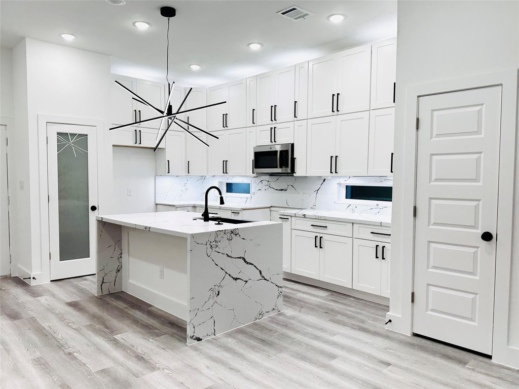 610 E 41st Street - Photo 8