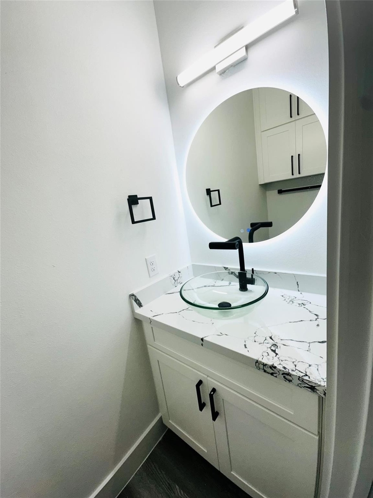 610 E 41st Street - Photo 9