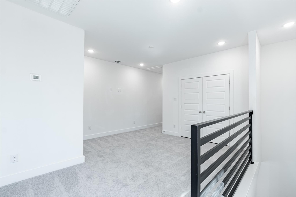 610 E 41st Street - Photo 15