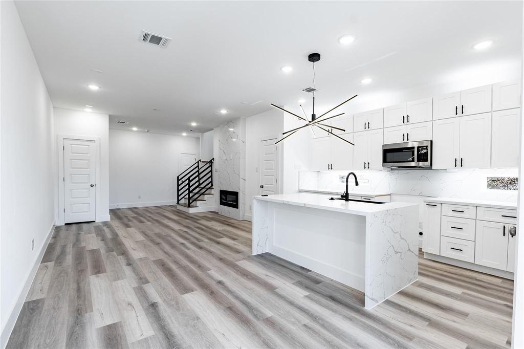 610 E 41st Street - Photo 6