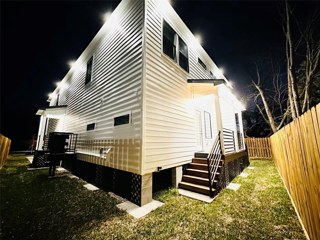 610 E 41st Street - Photo 19