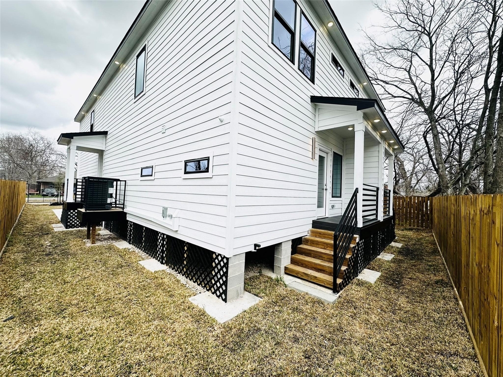 610 E 41st Street - Photo 17