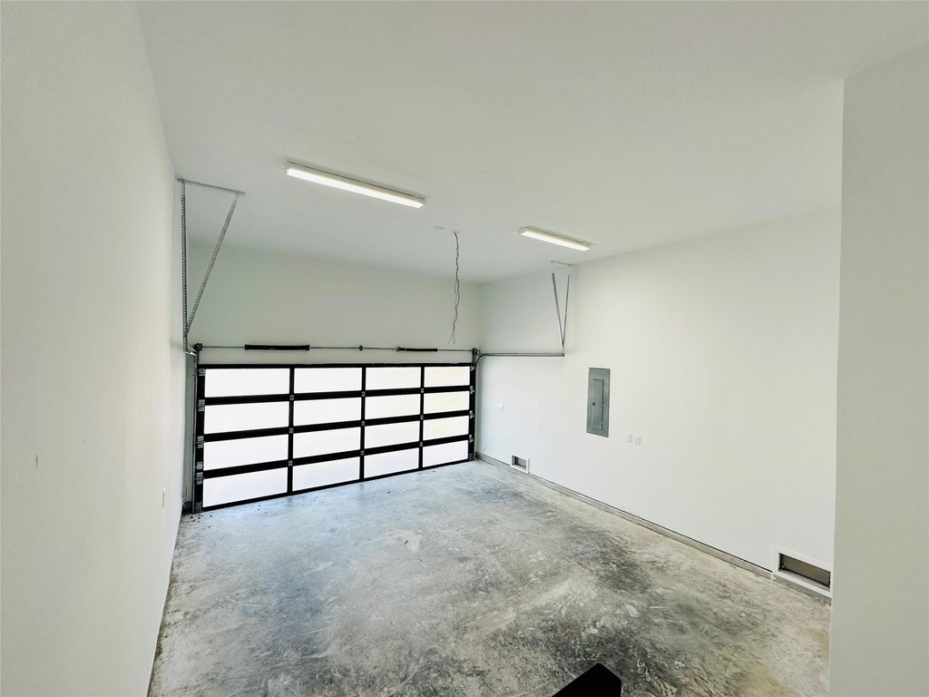610 E 41st Street - Photo 16