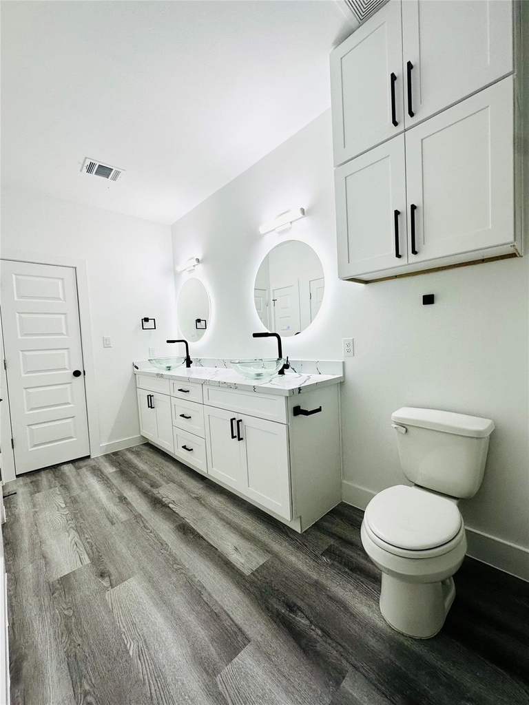 610 E 41st Street - Photo 14