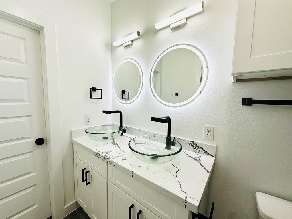 610 E 41st Street - Photo 10