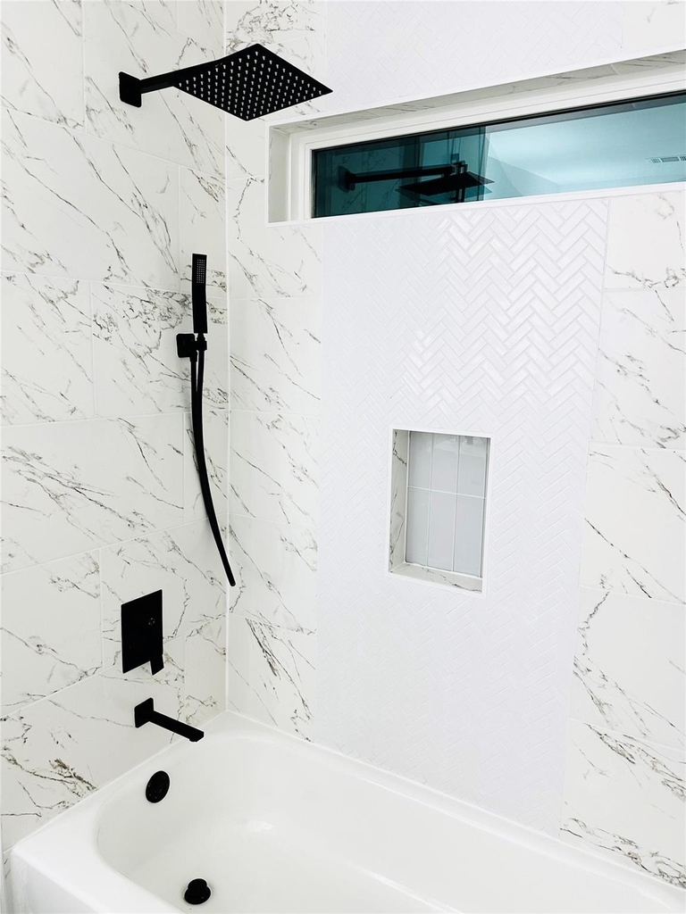 610 E 41st Street - Photo 12