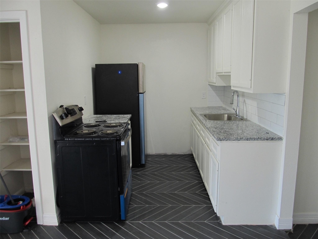 1213 Trimm Avenue - Photo 0