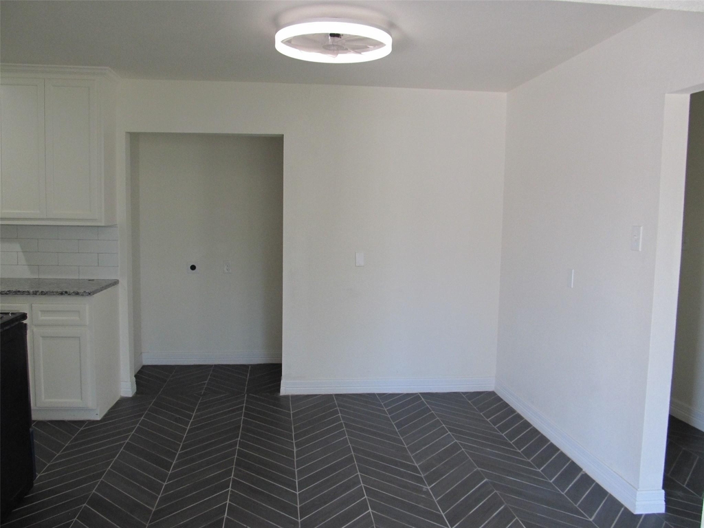 1213 Trimm Avenue - Photo 4