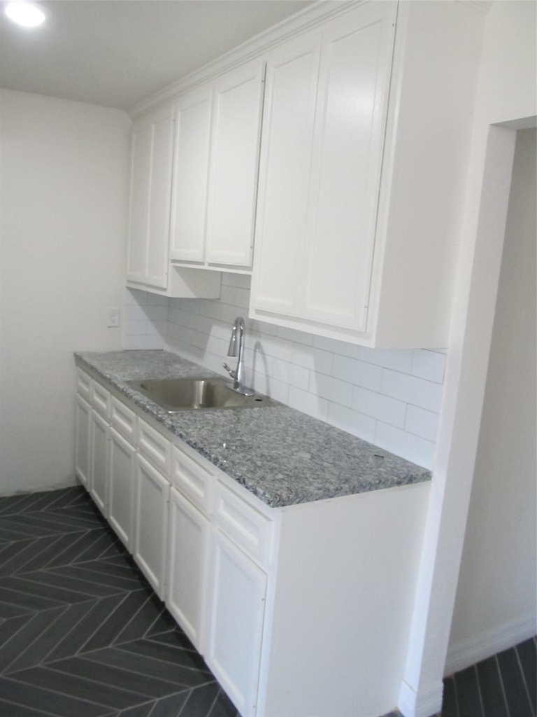 1213 Trimm Avenue - Photo 5
