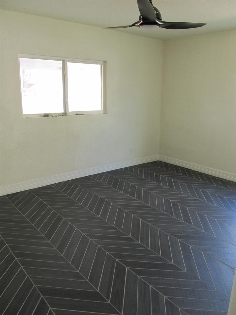 1213 Trimm Avenue - Photo 9
