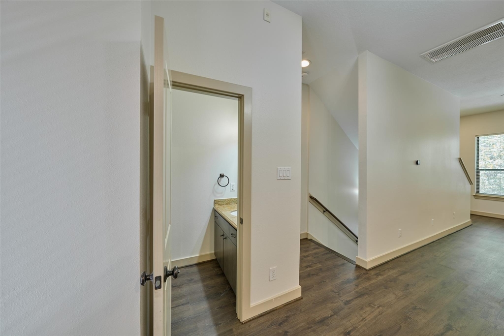 2422 Navigation Boulevard - Photo 18