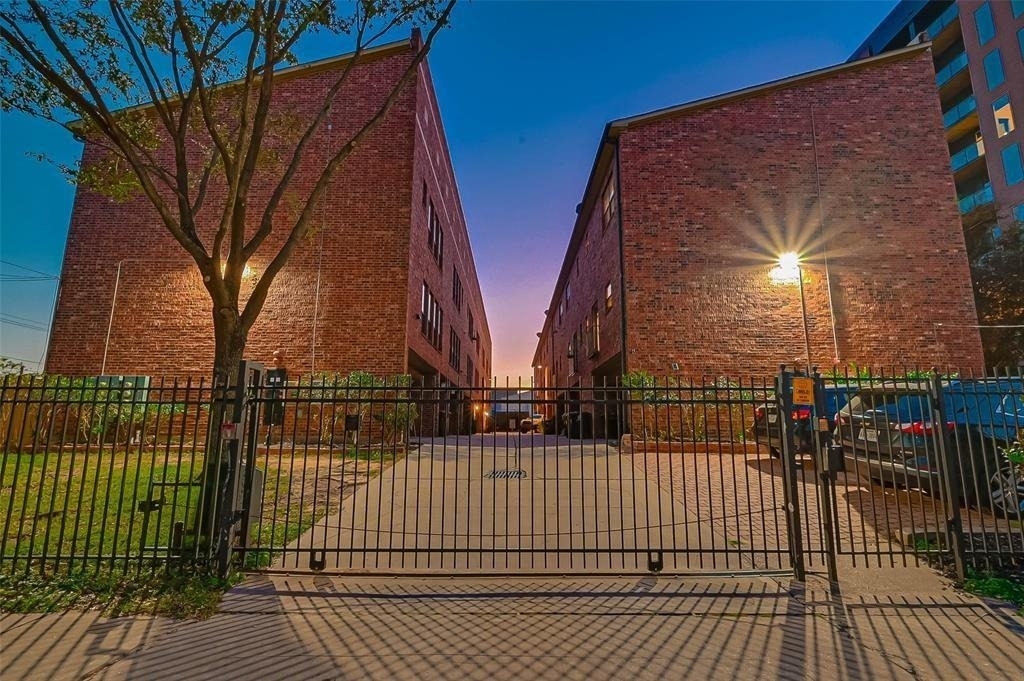 2422 Navigation Boulevard - Photo 28