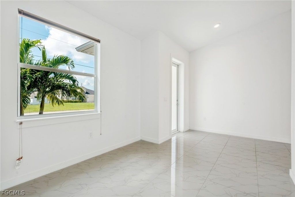2725 Sw Embers Terrace - Photo 4