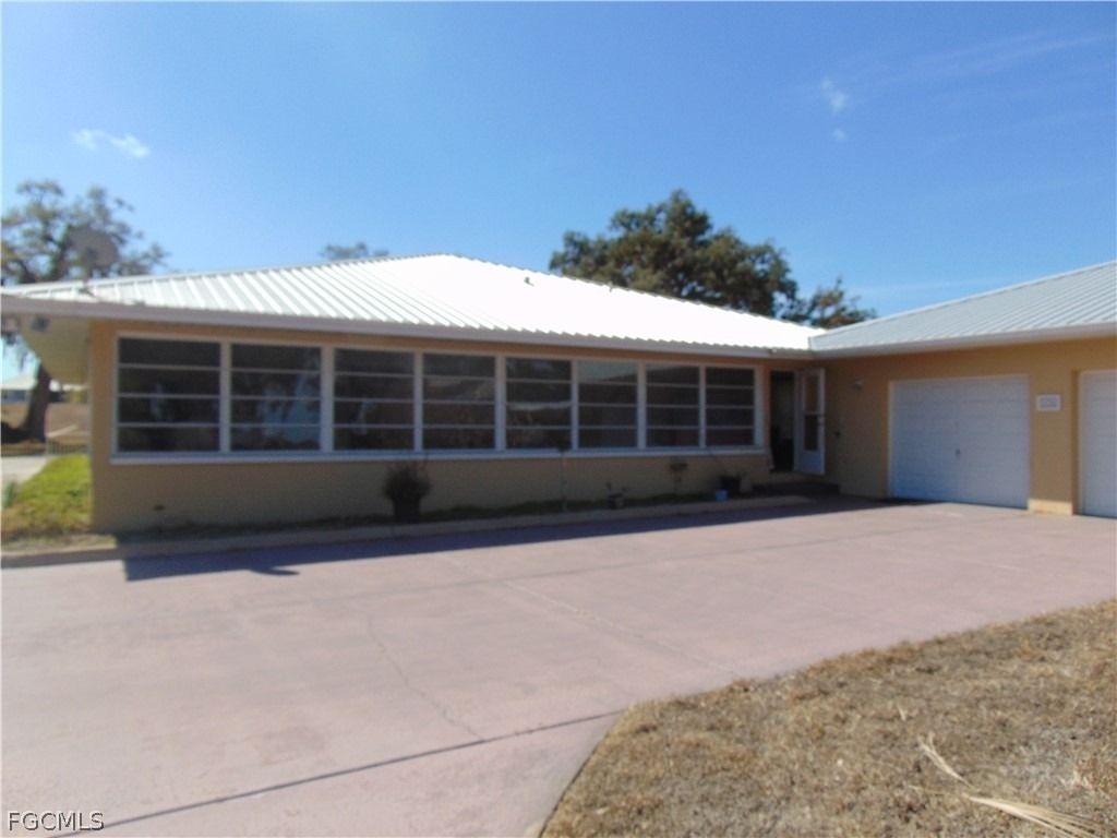 1092 Riverbend Drive - Photo 5