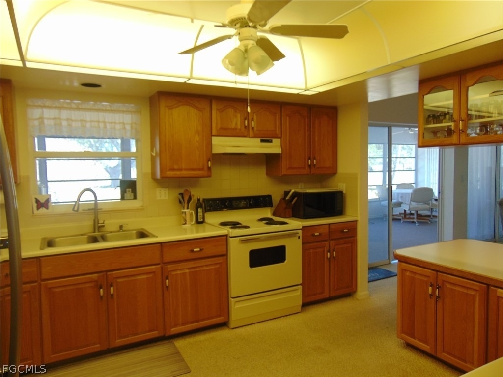 1092 Riverbend Drive - Photo 8