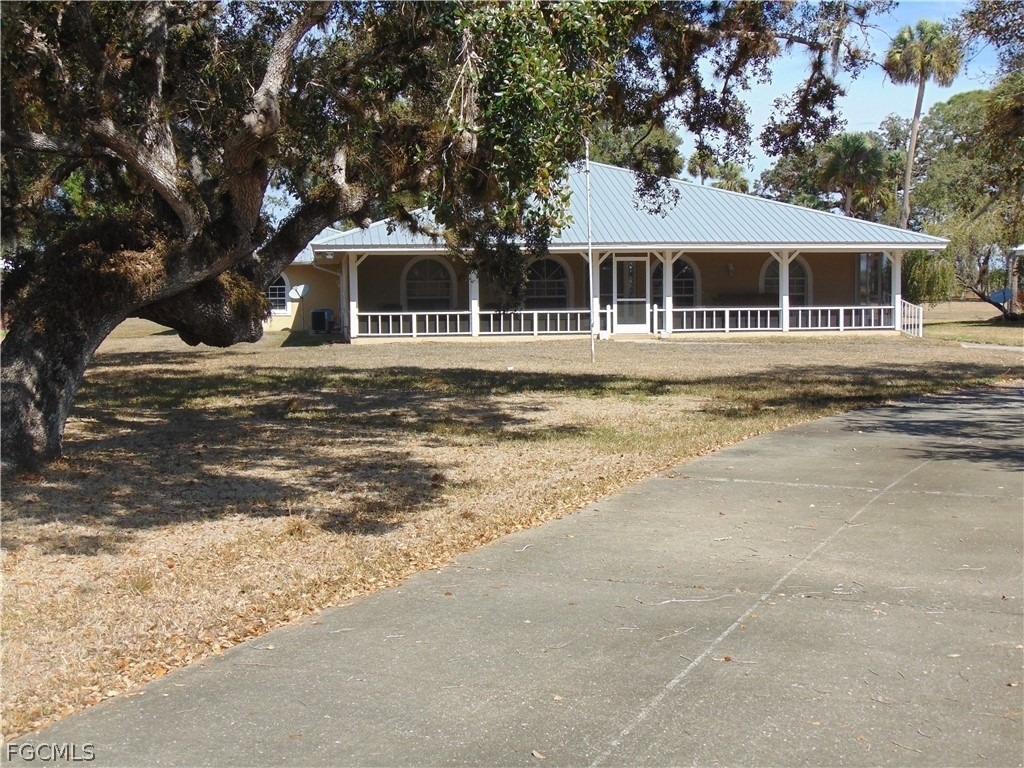 1092 Riverbend Drive - Photo 0