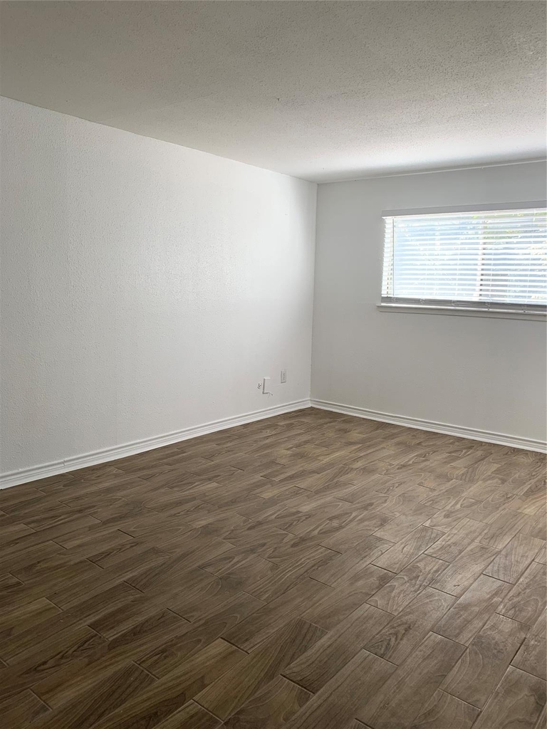 5625 Antoine Drive - Photo 8