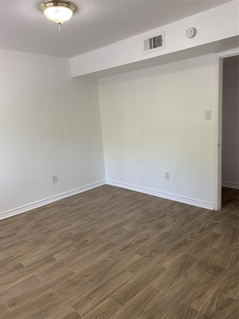 5625 Antoine Drive - Photo 9