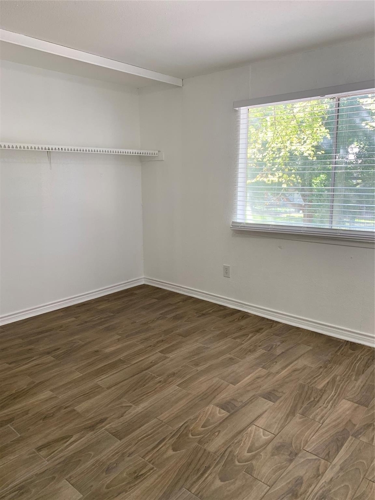 5625 Antoine Drive - Photo 10