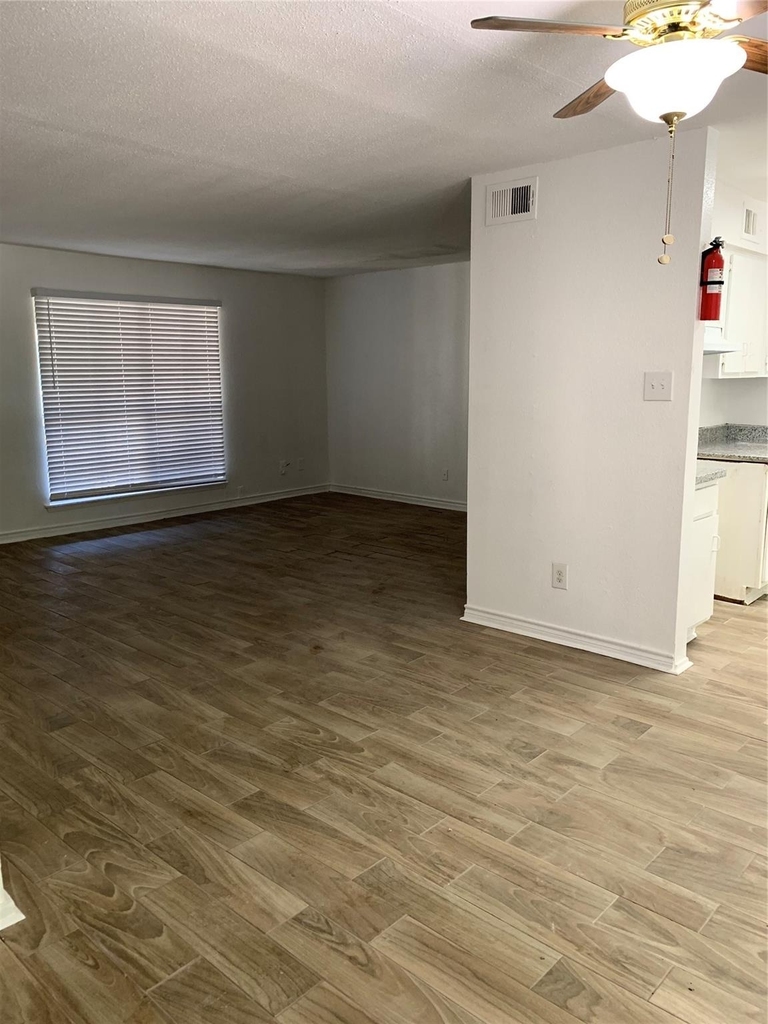 5625 Antoine Drive - Photo 6
