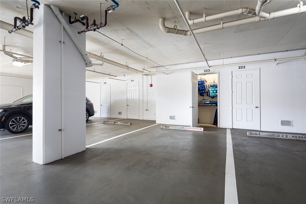 410 Flagship - Photo 21