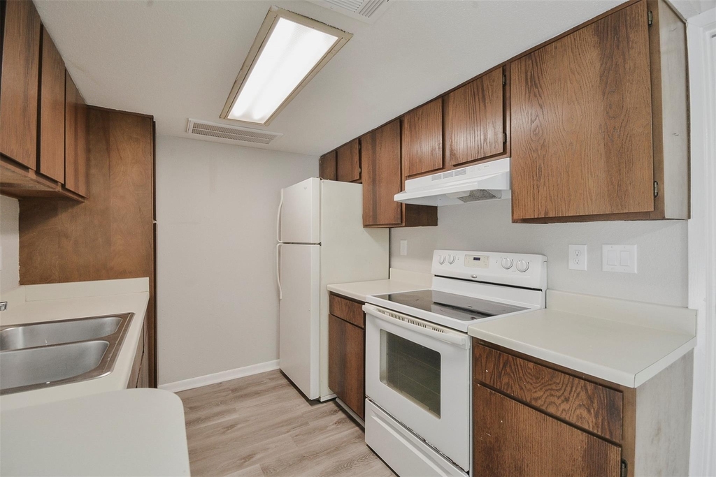 12905 Woodforest Boulevard - Photo 5