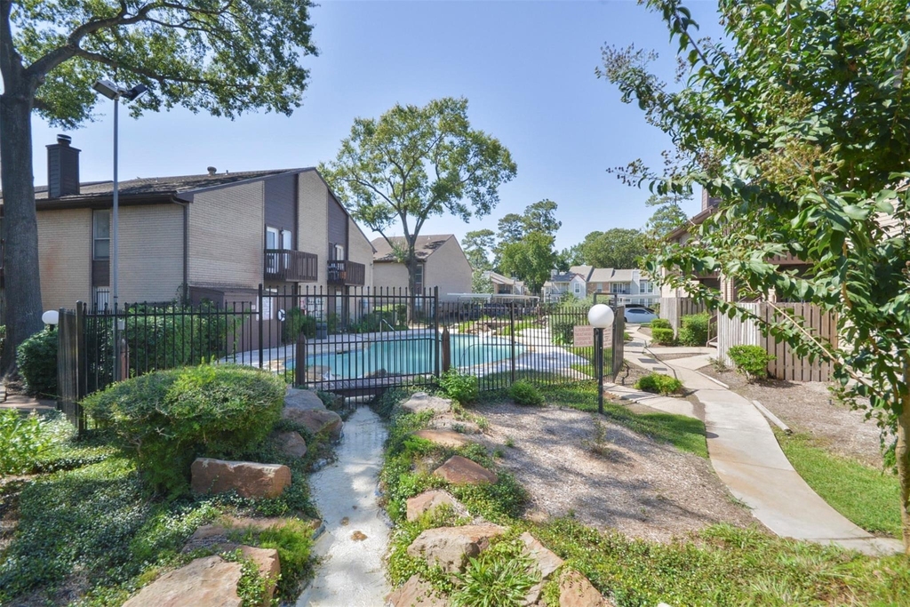 12905 Woodforest Boulevard - Photo 13