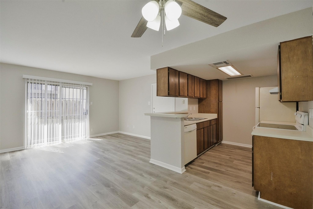 12905 Woodforest Boulevard - Photo 3