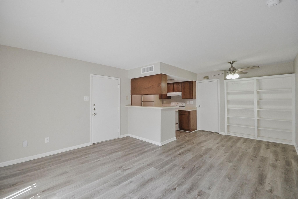 12905 Woodforest Boulevard - Photo 2