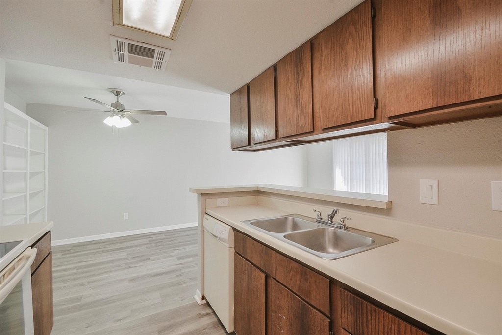 12905 Woodforest Boulevard - Photo 7