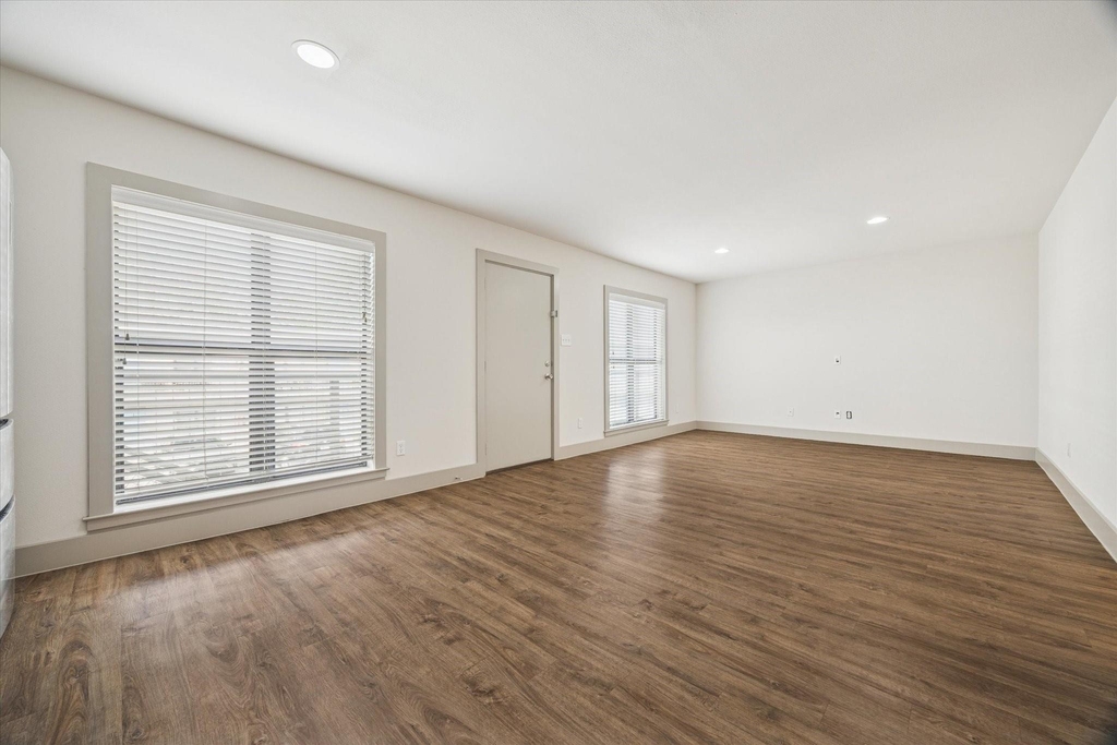4300 Rosslyn Road - Photo 1