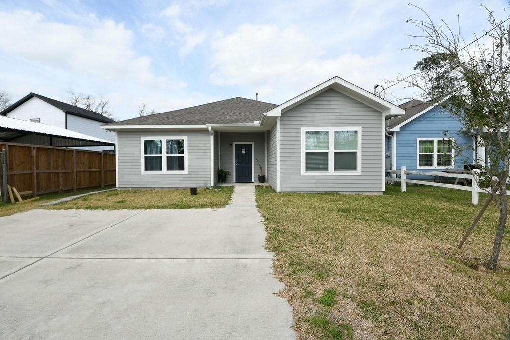 5817 Gaston Street - Photo 0
