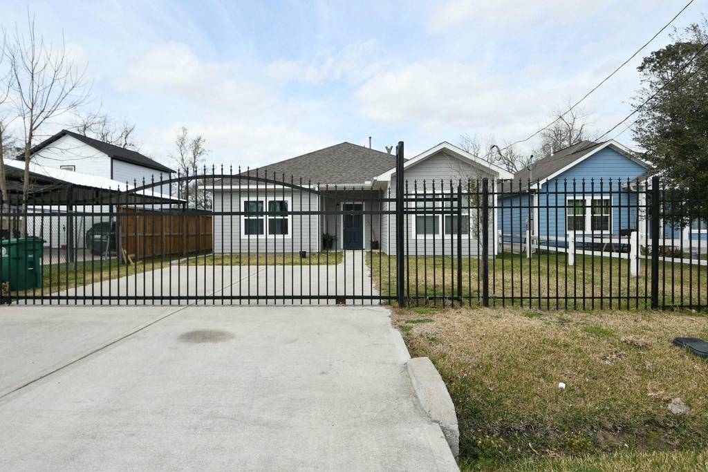 5817 Gaston Street - Photo 6