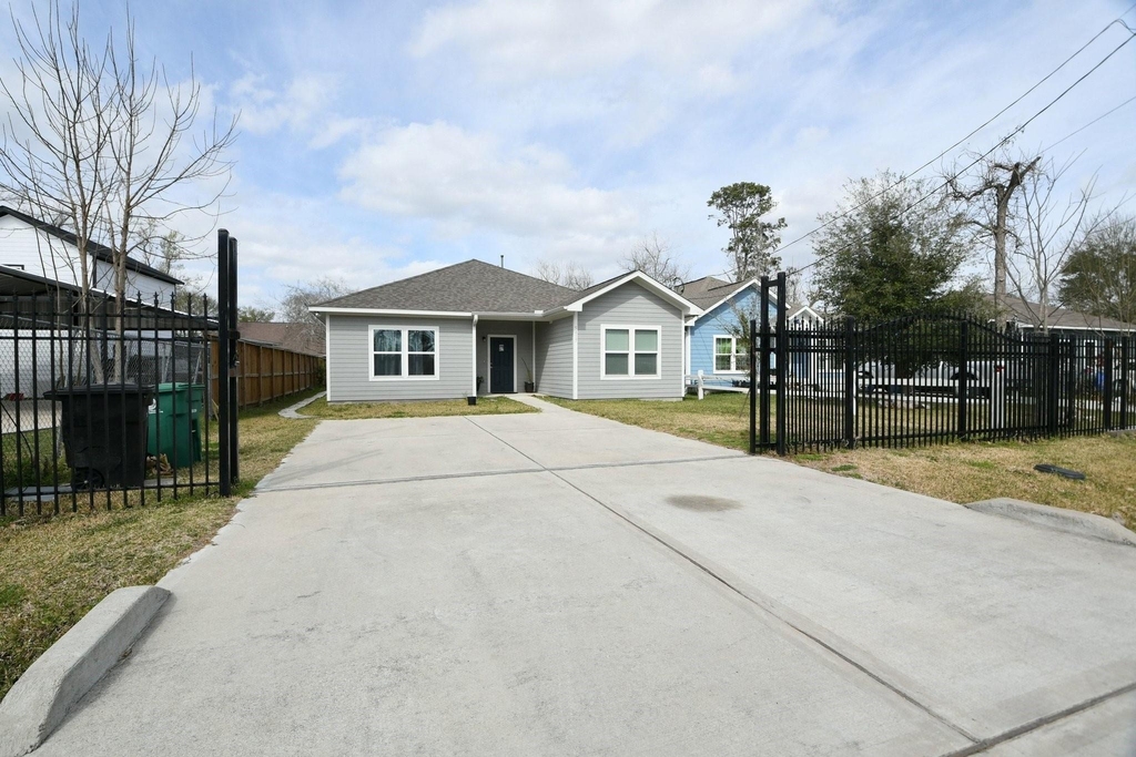 5817 Gaston Street - Photo 4